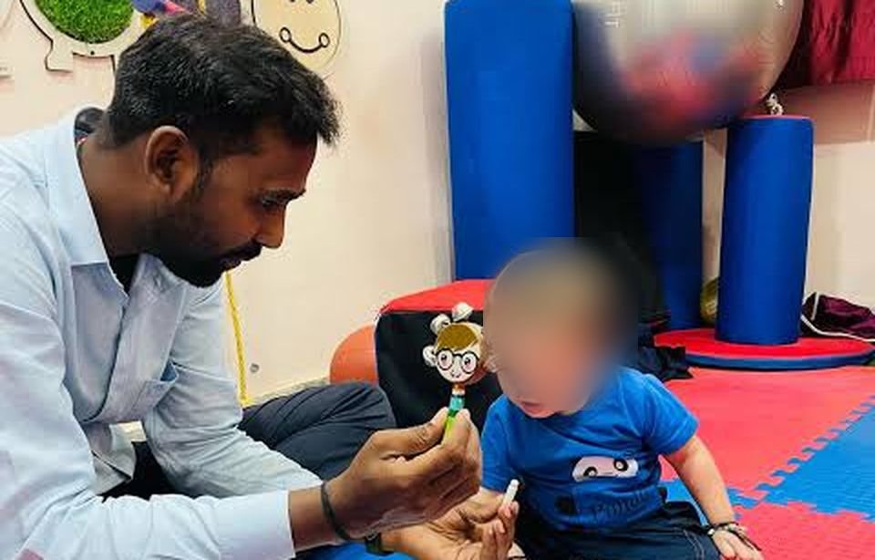 Therapist working on fine-motor skills with a young child at Upkar clinic, Ghaziabad